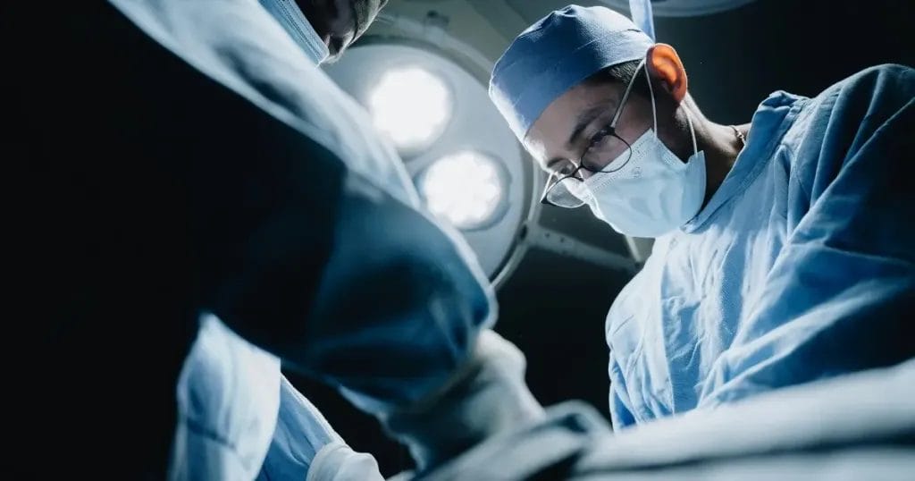 عملية ثقب القلب للكبار